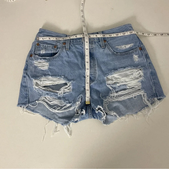 Levi’s Women’s 501 Jean Shorts Denim Ripped Button Fly Size W28 Faded Blue - Picture 12 of 13